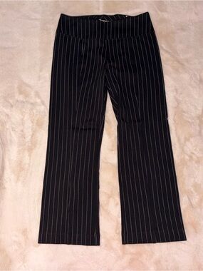 Mudd Flex Ponte Kick Crop Pants Women’s M Black Pinstripe Capri Flare